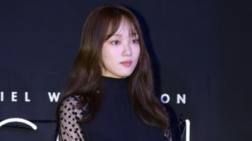Lee Sung-kyung's Outfit at Deniel Wellington Event on October 17, 2019