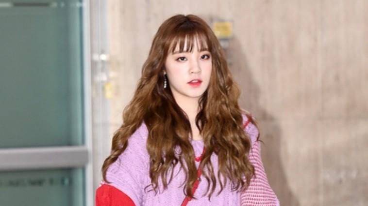 (G)I-DLE Yuqi's Outfit at Gimpo Airport on November 7, 2019