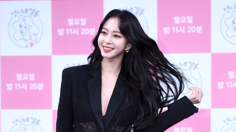 Han Ye-seul's Outfit at Sister Salon Press conference on November 4, 2019