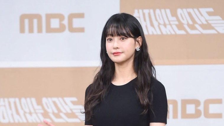Oh Yeon-seo's Outfit at Love With Flaws Press conference on November 27, 2019