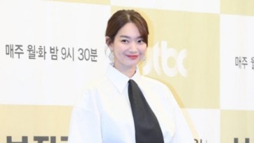 Shin Min-ah's Outfit at Chief of Staff 2 Press Conference on Novemver 7, 2019