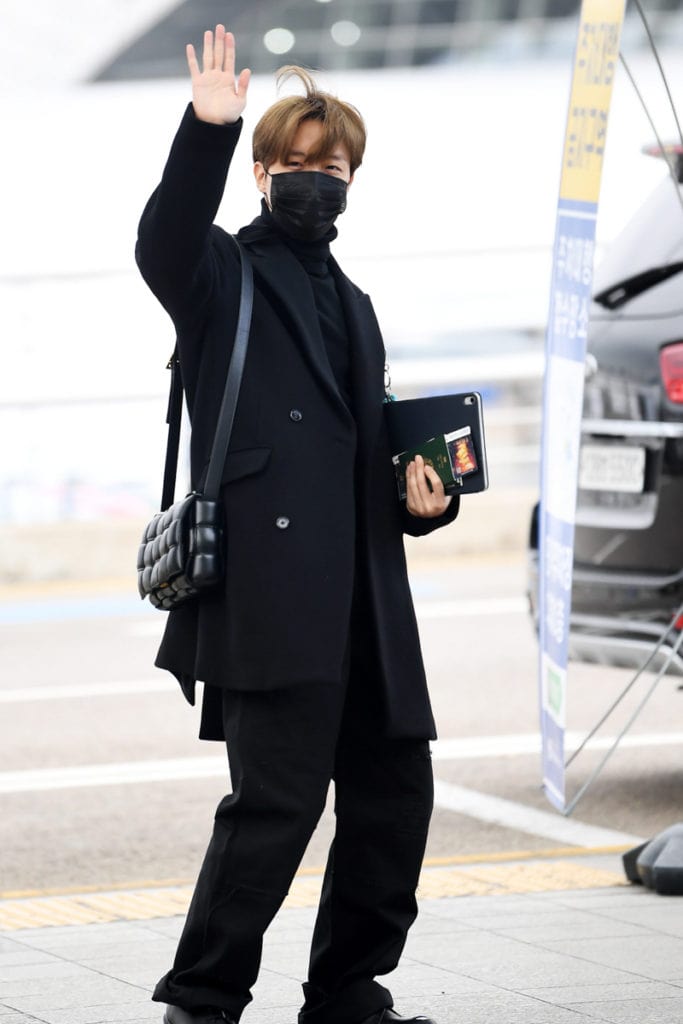 Jhope bts airport fashion style 