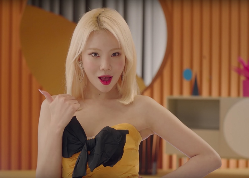 MOMOLAND Thumbs Up Kpop Fashion - JooE - Look 1
