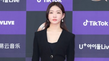 Chungha's Outfit at The 34th Golden Disc Award on January 4, 2020