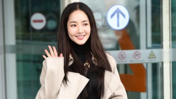 Park Min-young's Outfit at Incheon Airport on February 19, 2020