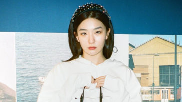 Red Velvet Seulgi's Outfit on Instagram on March 22, 2020