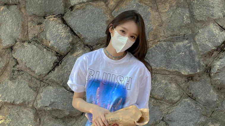 Kang Min-kyung's Outfit on Instagram on April 17, 2020