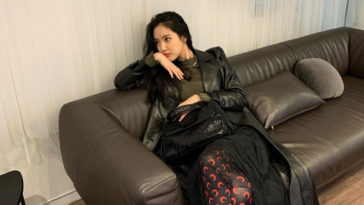 APINK Naeun's Outfit on Instagram on April 26, 2020