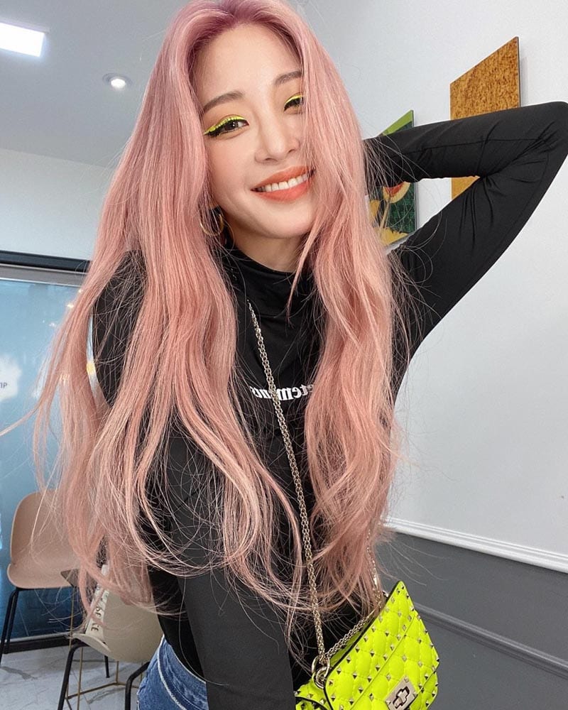 Han Ye-seul's Outfit on Instagram on May 3, 2020