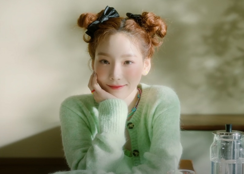 Taeyeon Happy MV Kpop Fashion - Look 1