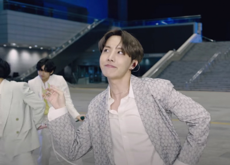 200608 BTS J-Hope Fashion - Dear Class Of 2020 Performance - Look 1