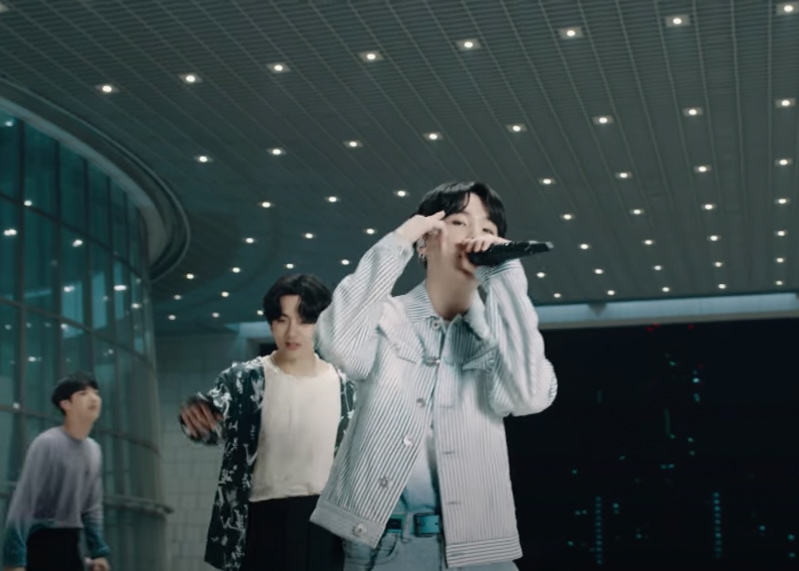 200608 BTS Suga Fashion - Dear Class Of 2020 Performance - Look 2
