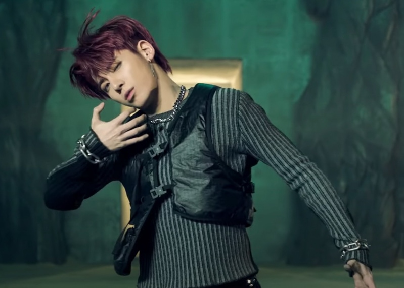  TXT Puma MV Kpop Fashion - Taehyun - Look 1