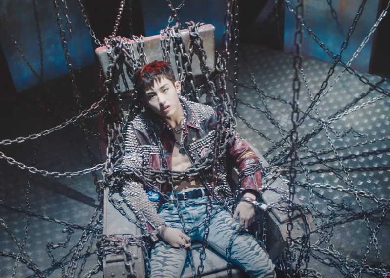 WayV Turn Back Time MV Kpop Fashion - Winwin - Look 1