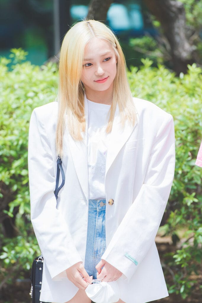 CLC Yeeun's Outfit On the way to KBS ‘Idol On The Quiz' on July 15, 2020