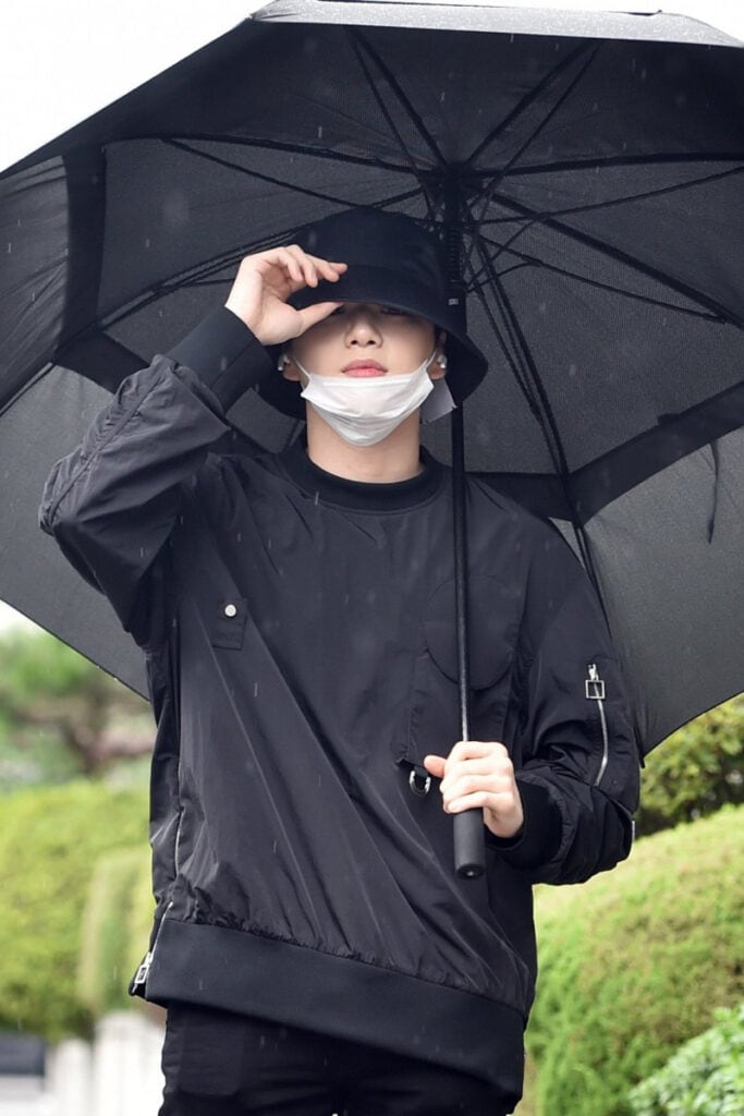 Kang Daniel's Outfit on the way to film KBS ‘You Hee-yeol’s Sketchbook’ on July 28, 2020