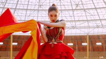 Chungha Play MV Fashion