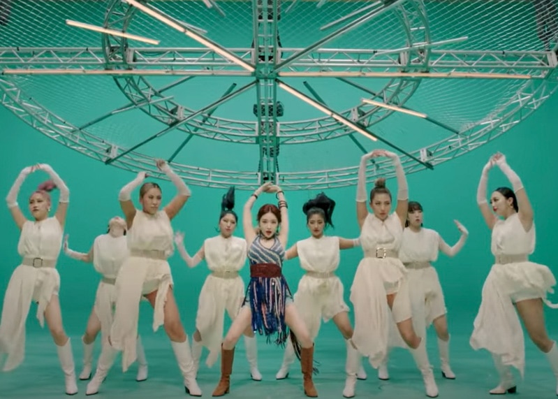 Chungha Play MV Kpop Fashion - Look 4