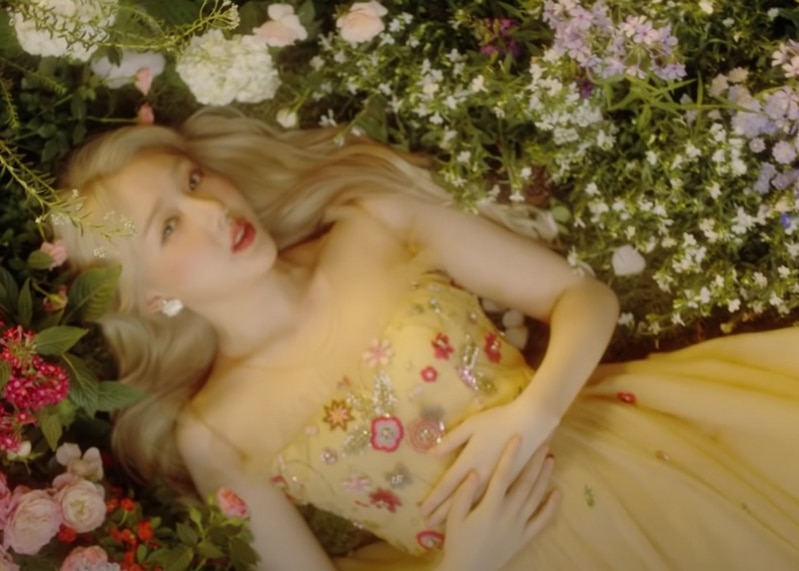 GFRIEND Apple MV Kpop Fashion - Yerin - Look 2-1