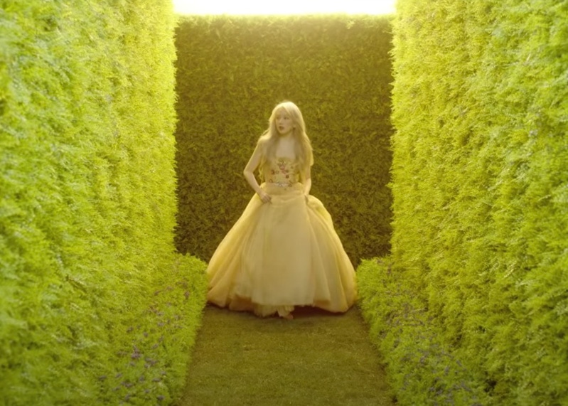 GFRIEND Apple MV Kpop Fashion - Yerin - Look 2-1