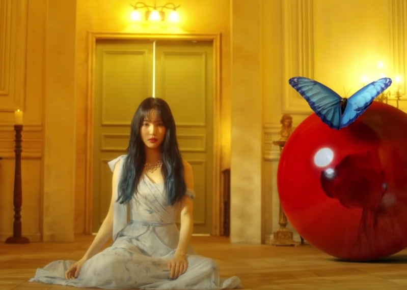 GFRIEND Apple MV Kpop Fashion - Yuju - Look 1