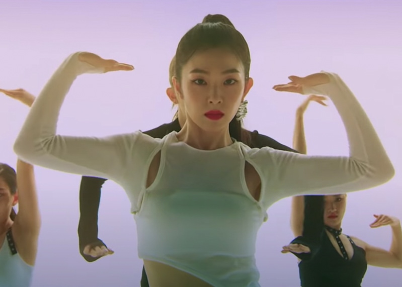 Red Velvet - NAUGHTY MV Kpop Fashion - Irene Look 2