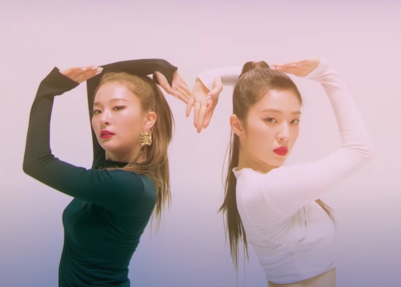 Red Velvet - NAUGHTY MV Kpop Fashion - Seulgi Look 2
