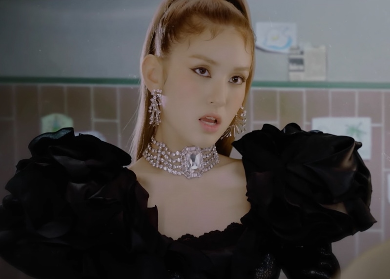 SOMI What You Waiting For MV Kpop Fashion - Look 1