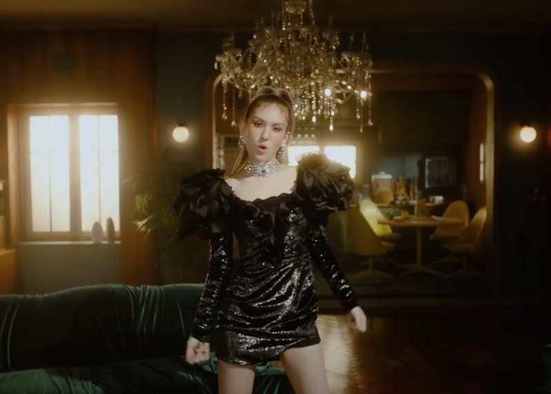 SOMI What You Waiting For MV Kpop Fashion - Look 1
