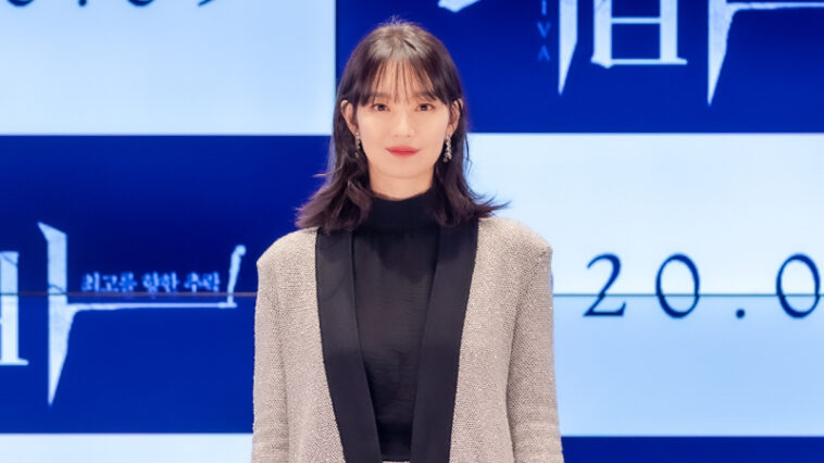 Shin Min-Ah's Outfit on ‘Diva’ Press Conference on August 13, 2020