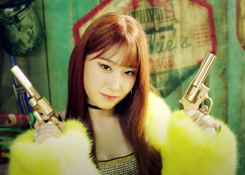 ITZY Not Shy MV Kpop Fashion - Chaeryeong - Look 1