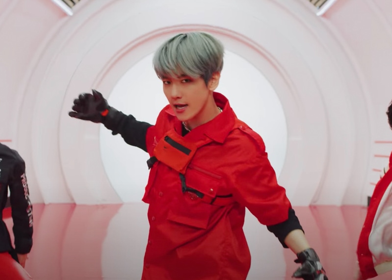 SuperM 100 MV Kpop Fashion - Baekhyun - Look 2