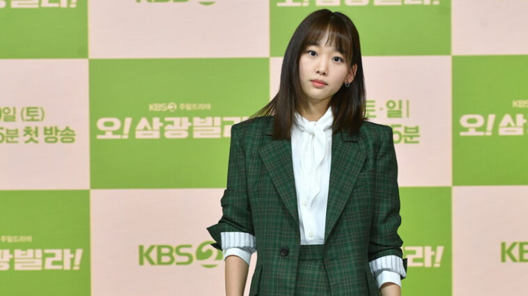 Jin Ki-joo's Outfit at ‘Homemade Love Story’ Press conference on September 16, 2020