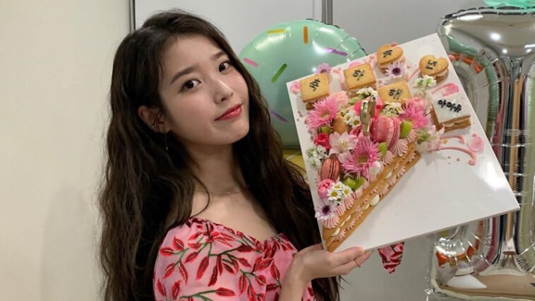IU's Outfit on Instagram on September 18, 2020