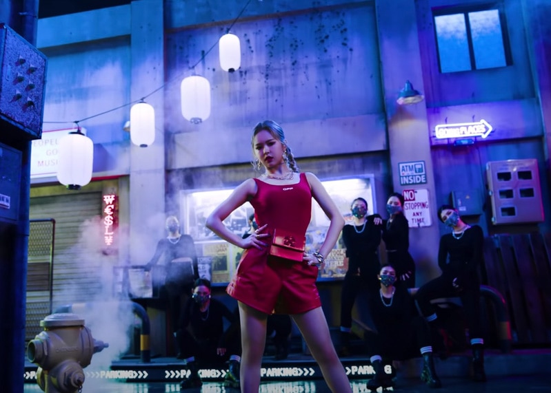 EVERGLOW La Di Da MV Kpop Fashion - EU - Look 1