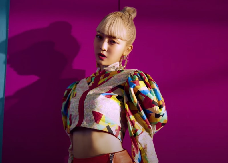 EVERGLOW La Di Da MV Kpop Fashion - Onda - Look 1