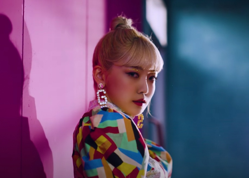 EVERGLOW La Di Da MV Kpop Fashion - Onda - Look 1