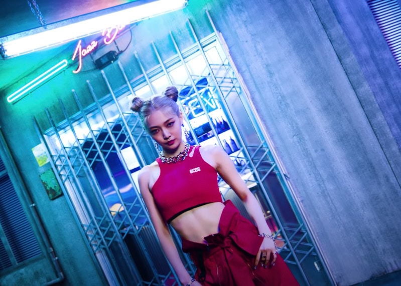 EVERGLOW La Di Da MV Kpop Fashion - Onda - Look 2