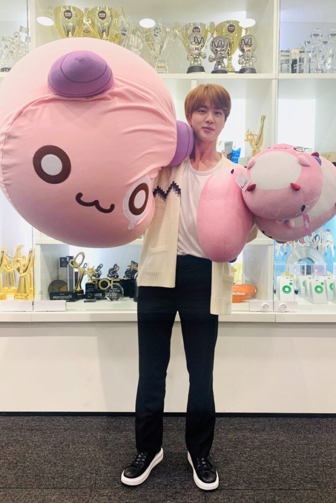 How to Style cardigans - BTS Jin