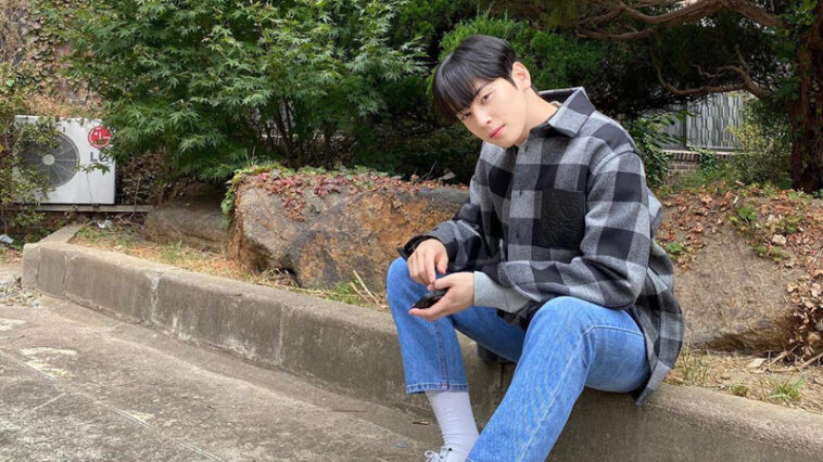 ASTRO Cha Eun-woo's Outfit on Instgram on October 12, 2020