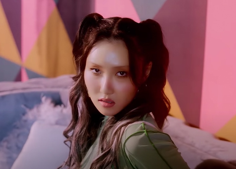 MAMAMOO Dingga MV Kpop Fashion - Hwasa - Look 1