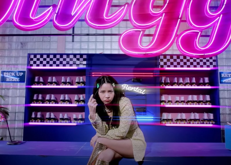 MAMAMOO Dingga MV Kpop Fashion - Solar - Look 1