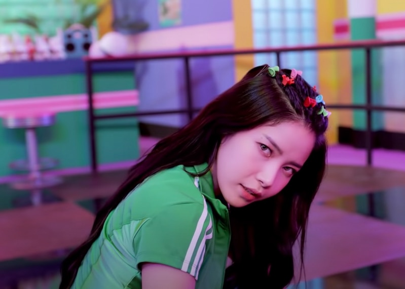 MAMAMOO Dingga MV Kpop Fashion - Solar - Look 2