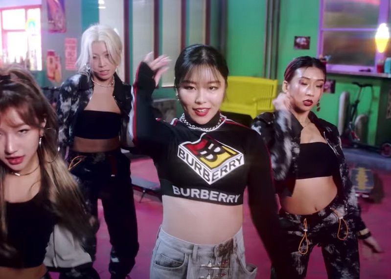 MAMAMOO Dingga MV Kpop Fashion - Wheein - Look 1