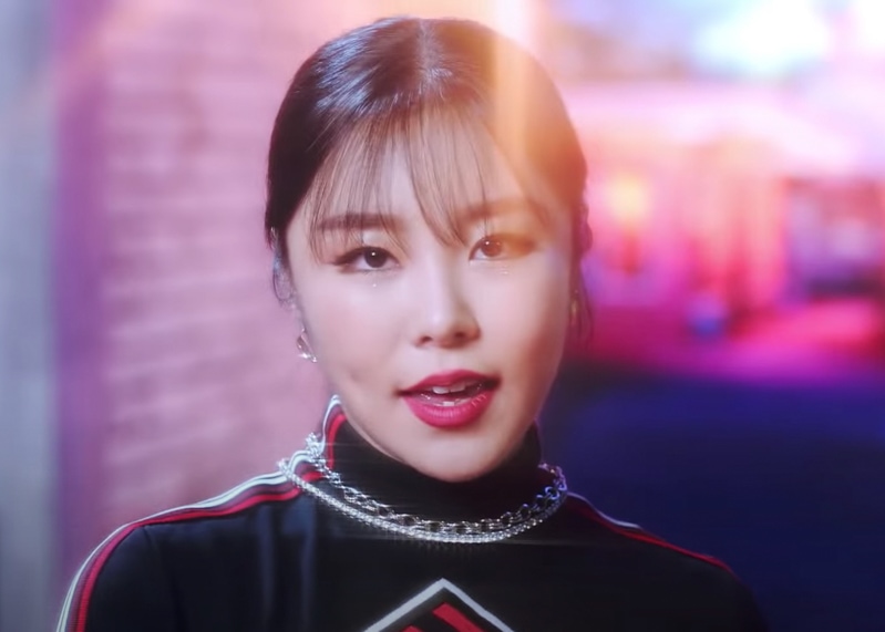 MAMAMOO Dingga MV Kpop Fashion - Wheein - Look 1