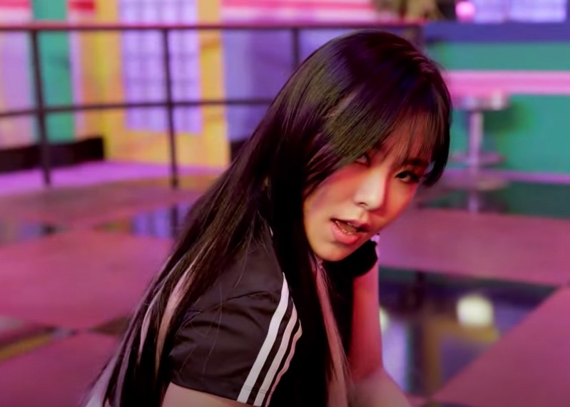 MAMAMOO Dingga MV Kpop Fashion - Wheein - Look 2