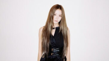 Blackpink Jisoo's Outfit on Instagram on November 21, 2020