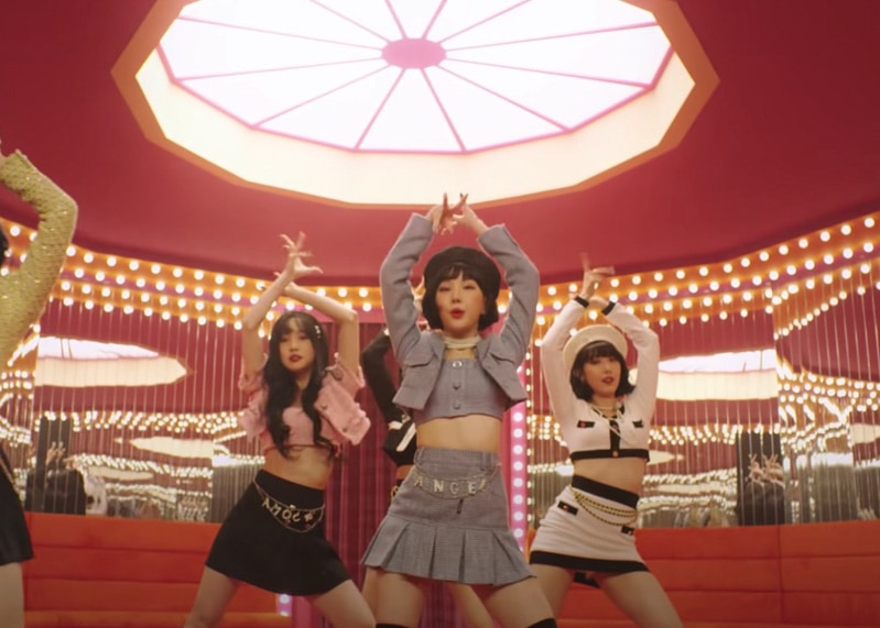 GFRIEND Mago MV Kpop Fashion - Eunha - Look 2