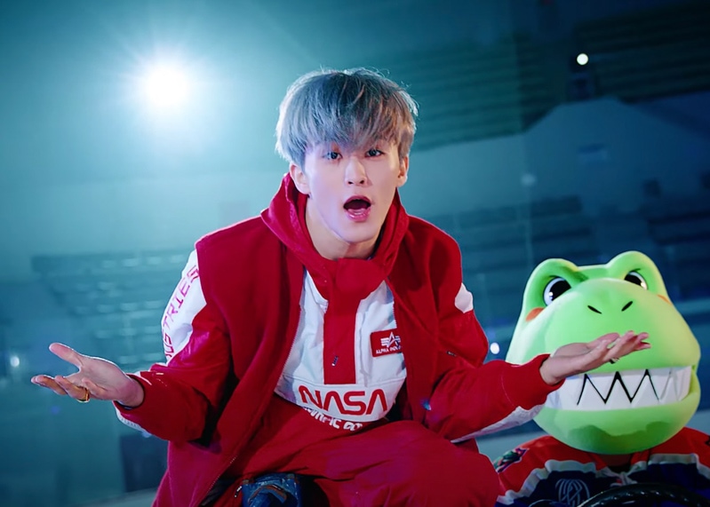NCT U 90's Love MV Kpop Fashion - Mark - Look 1