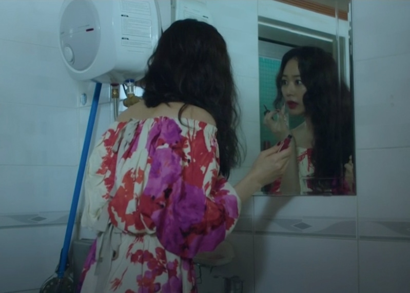 Ep 4 - Look 1  Hyo-jin can be seen lounging in this off-the-shoulder floral poplin dress by Dries Van Noten and this Jeweled crossbody bag from Alexander McQueen.